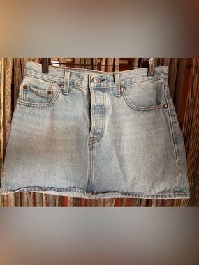 Levi ICON Light Wash Denim Mini Skirt